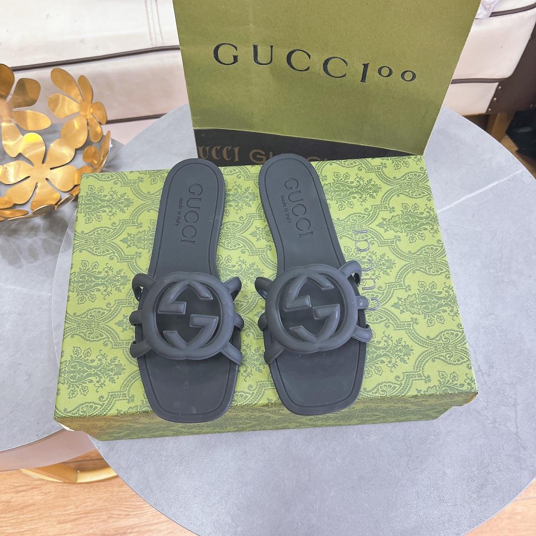 Gucci Women's Interlocking G Slide Sandal - FashionPlug