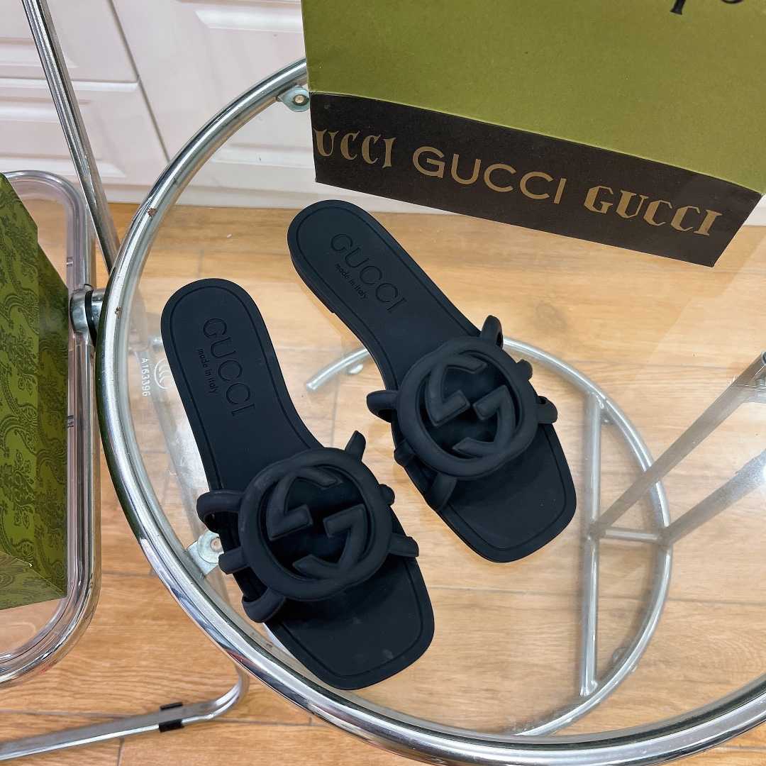 Gucci Women's Interlocking G Slide Sandal - FashionPlug