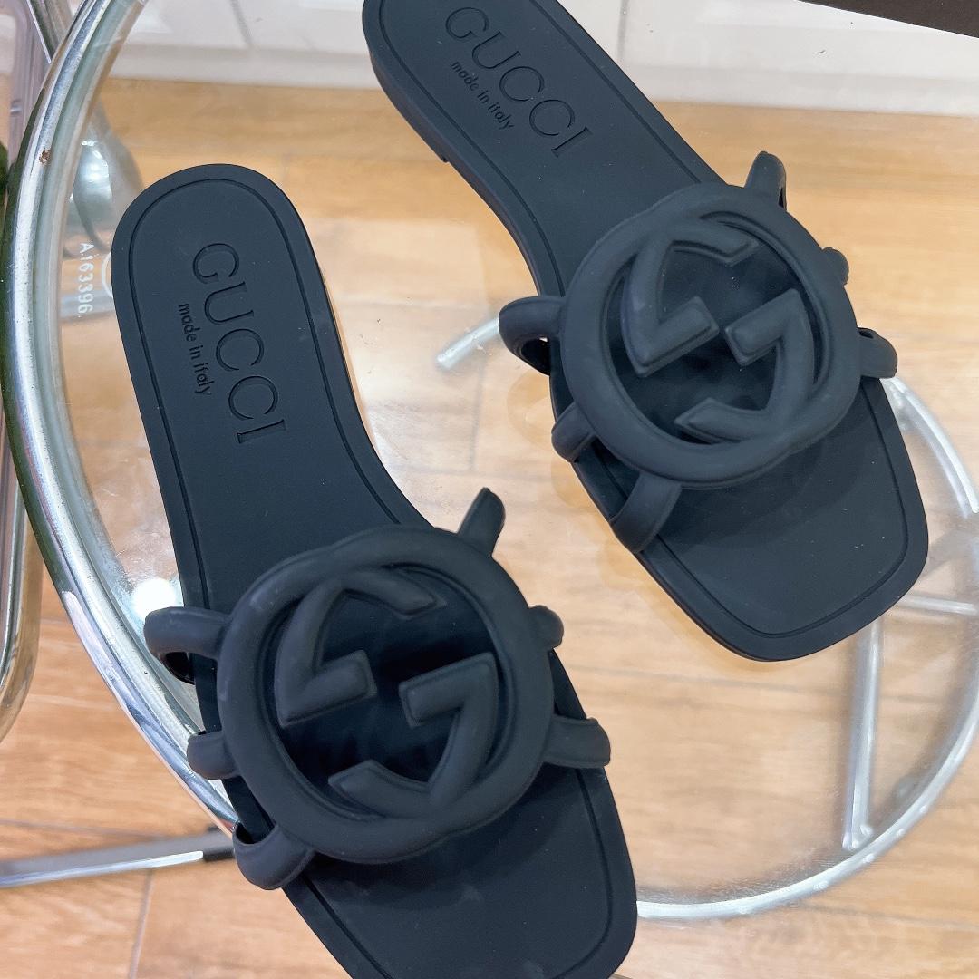 Gucci Women's Interlocking G Slide Sandal - FashionPlug