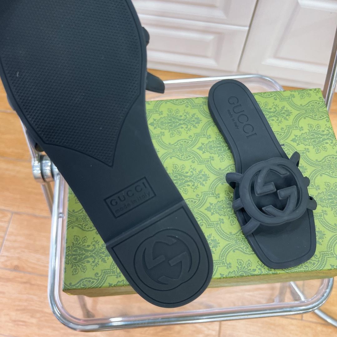 Gucci Women's Interlocking G Slide Sandal - FashionPlug
