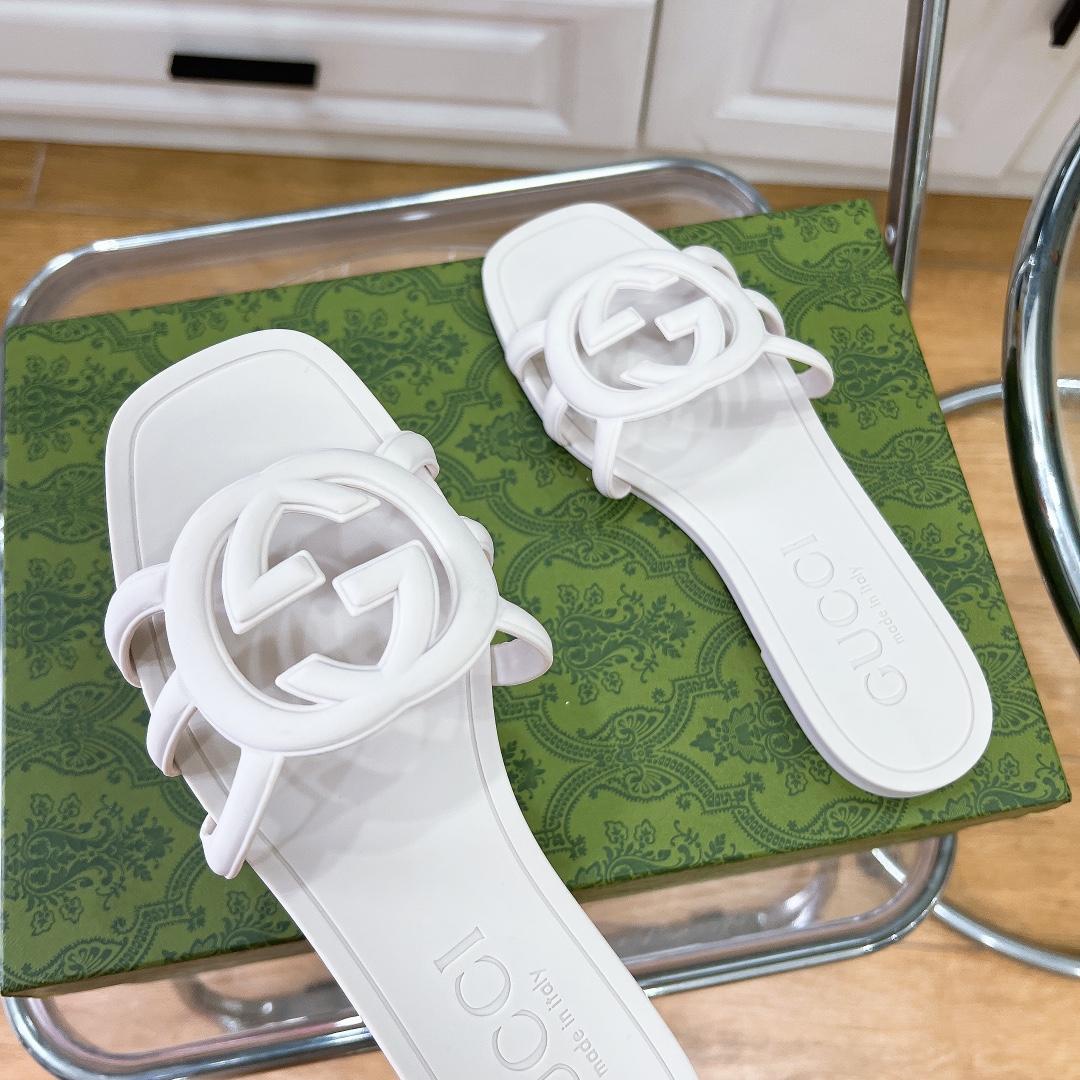 Gucci Women's Interlocking G Slide Sandal - FashionPlug