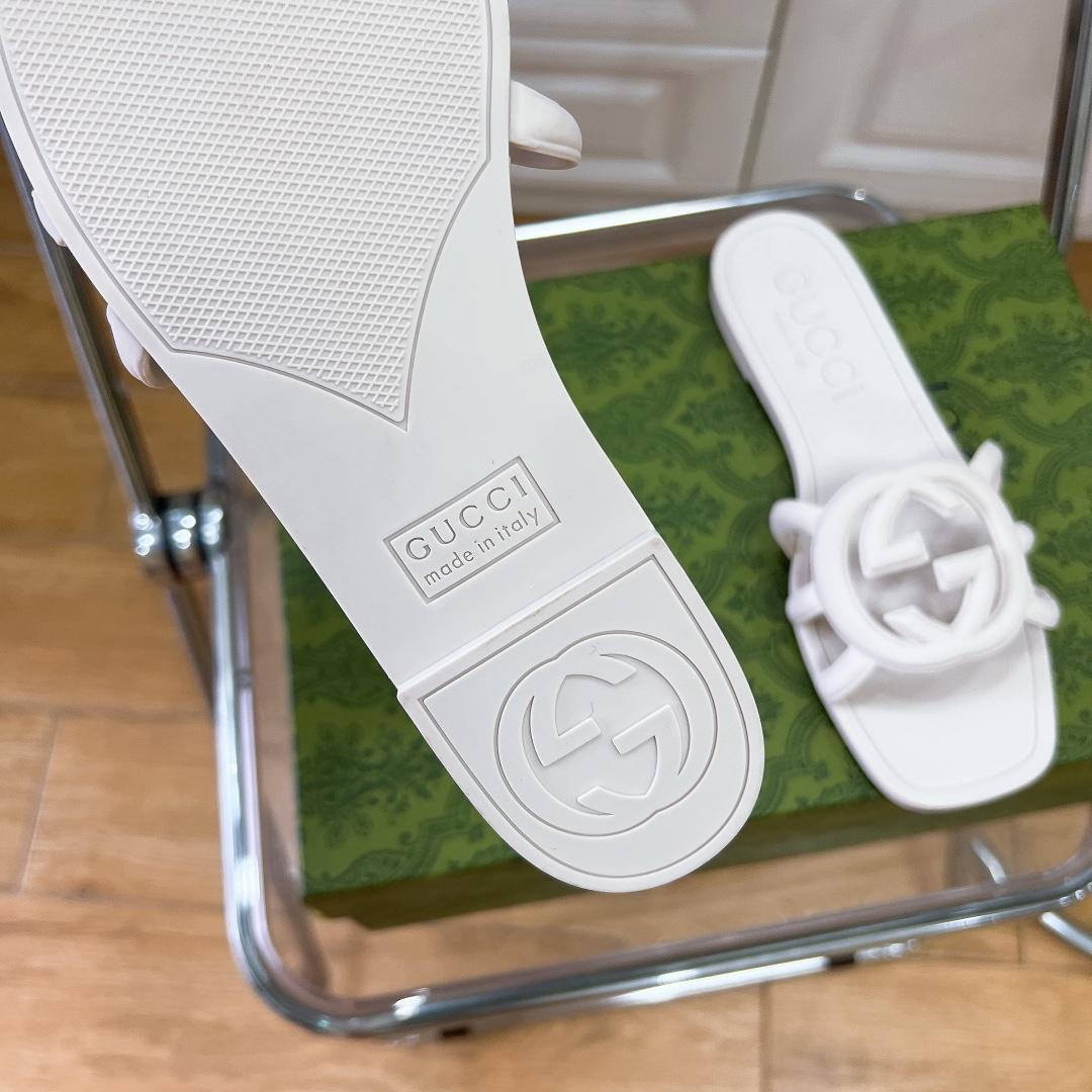Gucci Women's Interlocking G Slide Sandal - FashionPlug