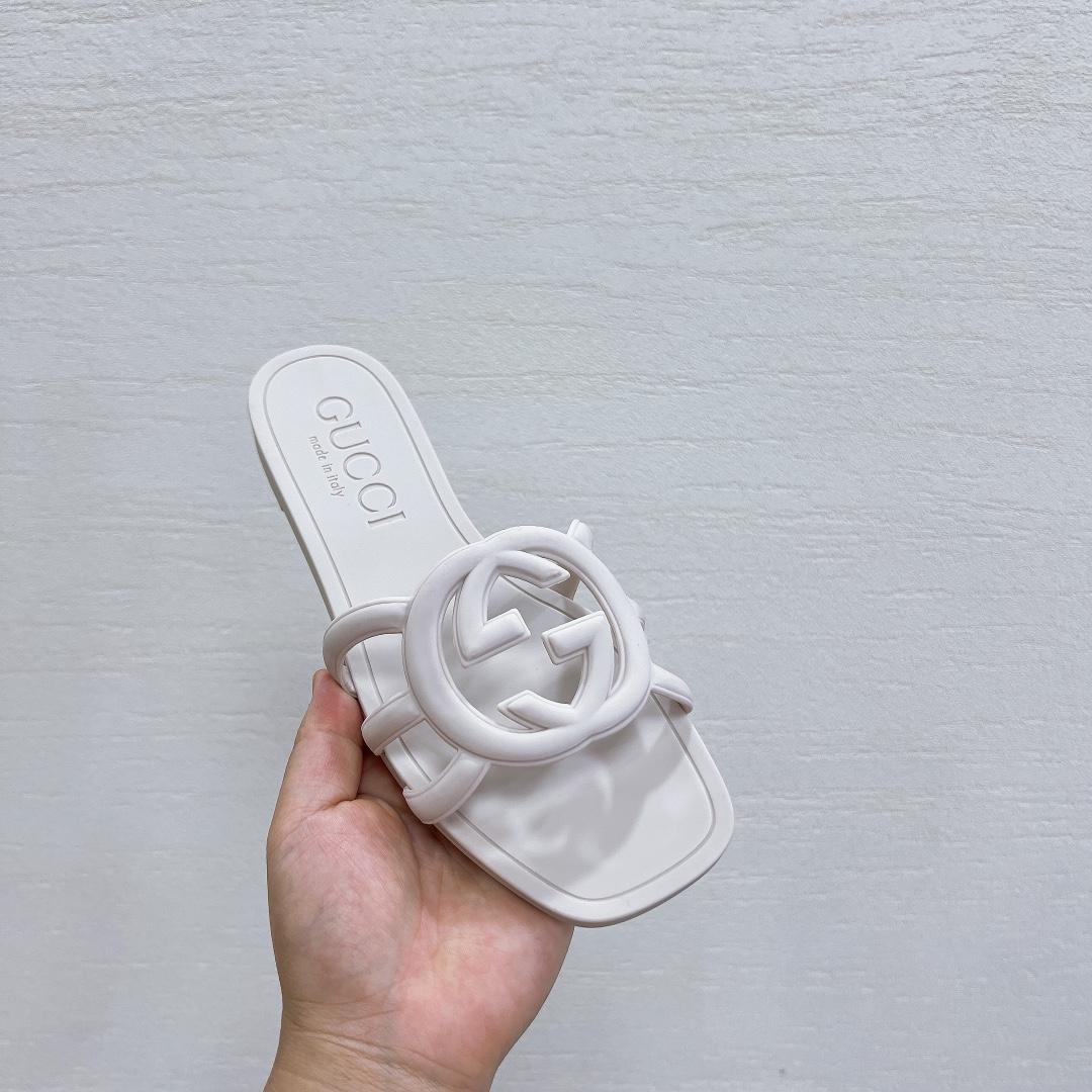 Gucci Women's Interlocking G Slide Sandal - FashionPlug