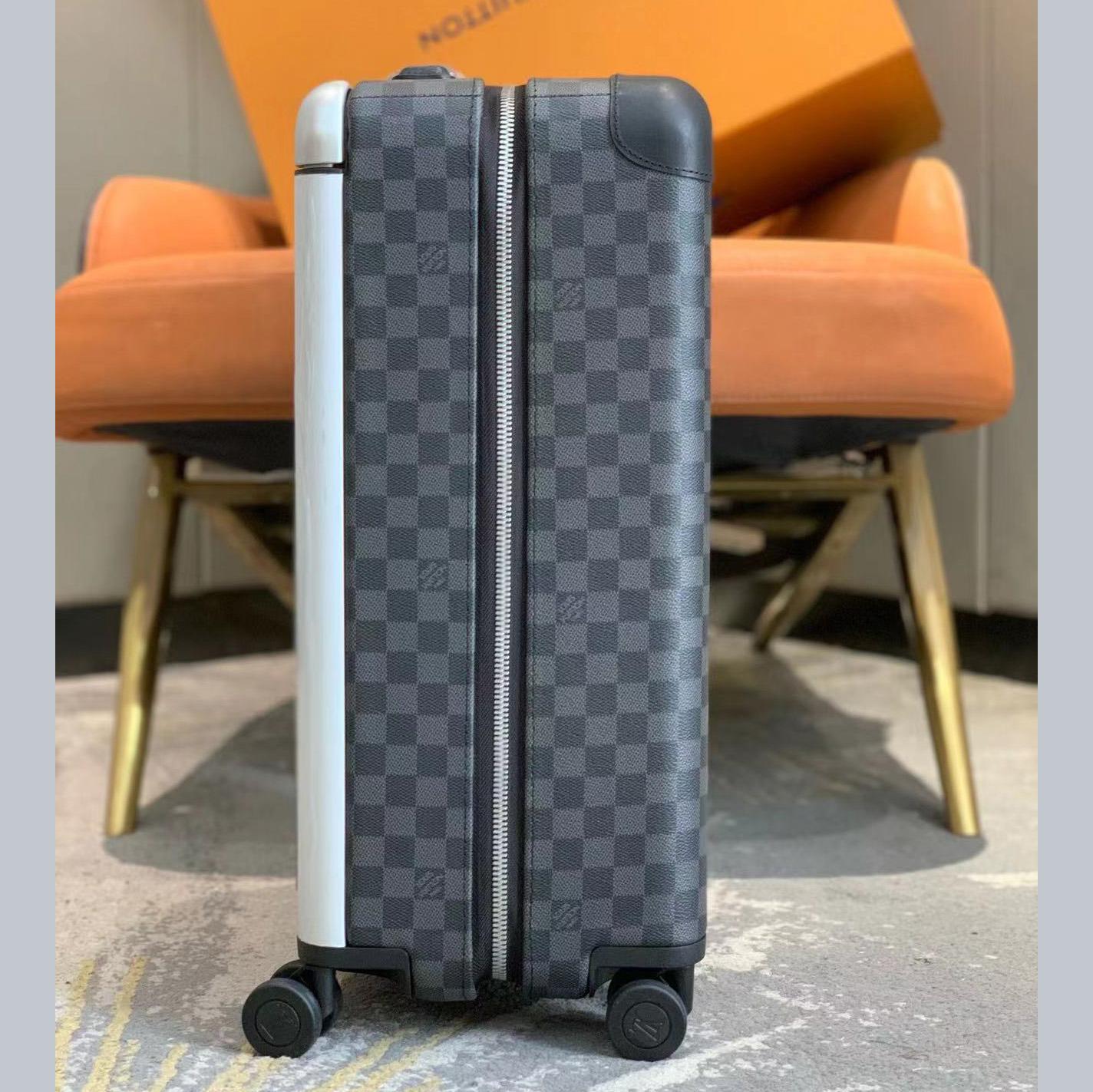 Louis Vuitton Horizon  - FashionPlug