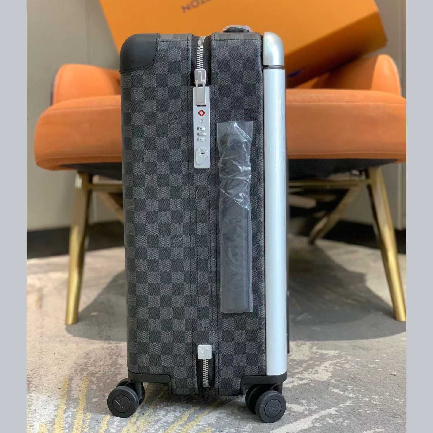 Louis Vuitton Horizon  - FashionPlug