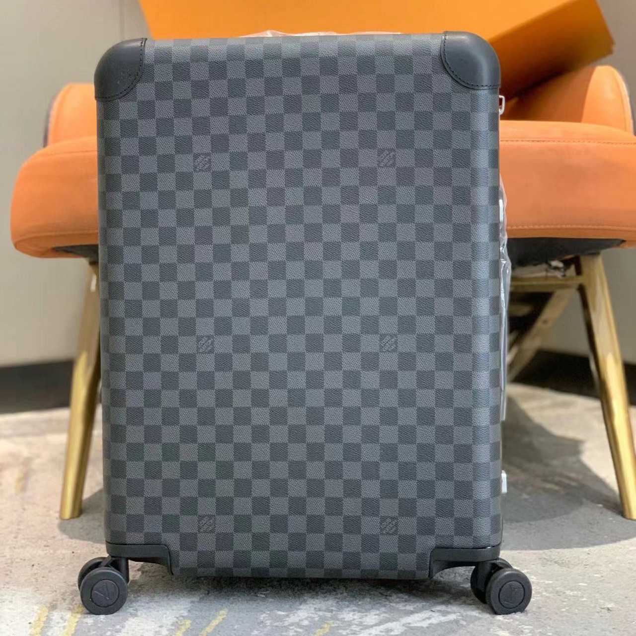 Louis Vuitton Horizon  - FashionPlug