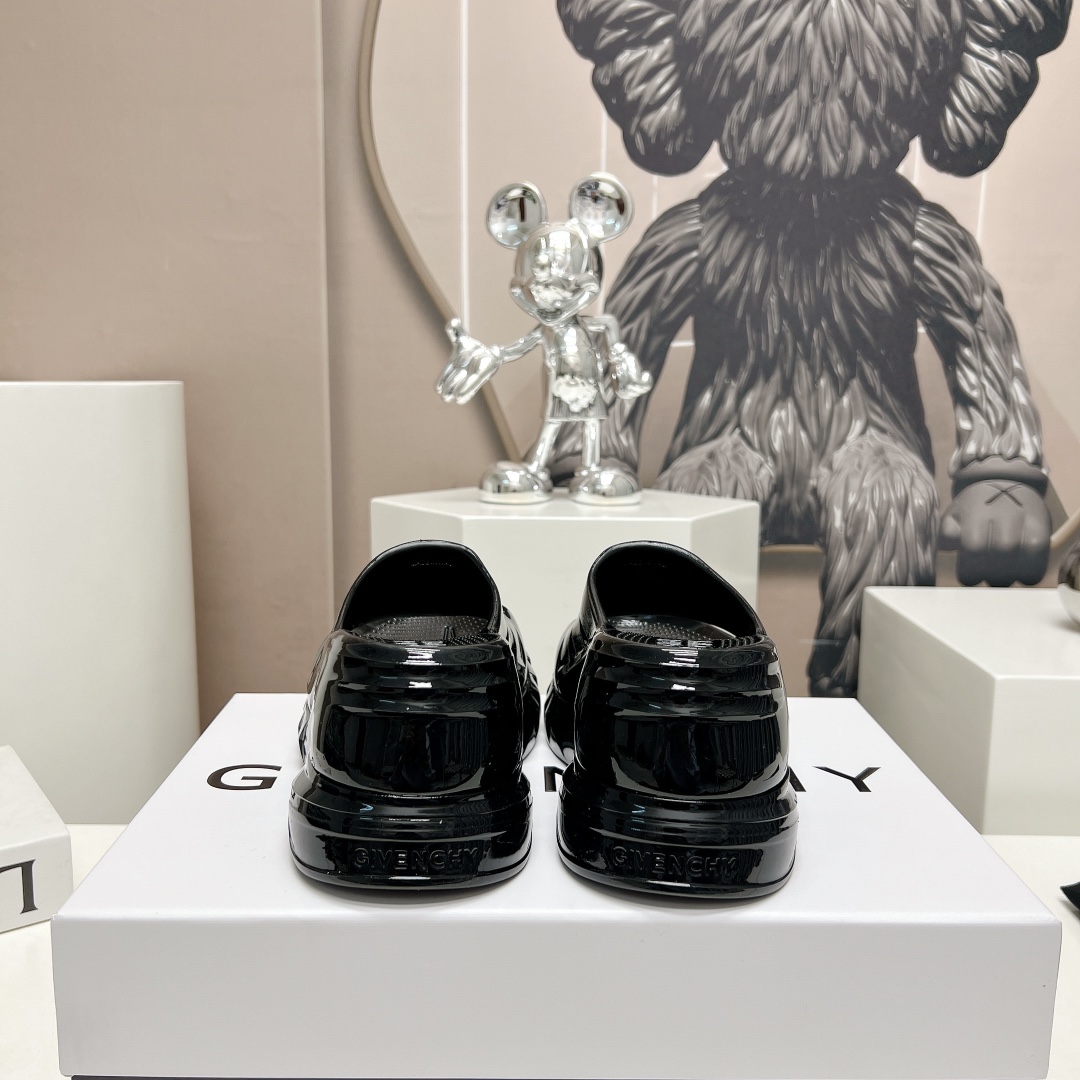 Givenchy Marshmallow Wedge Sandals In Rubber - FashionPlug