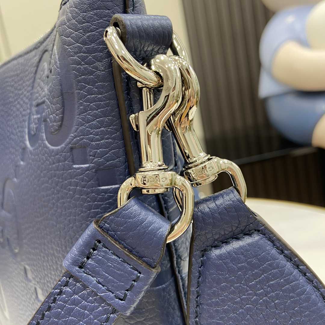 Gucci Jumbo GG Medium Messenger Bag - FashionPlug