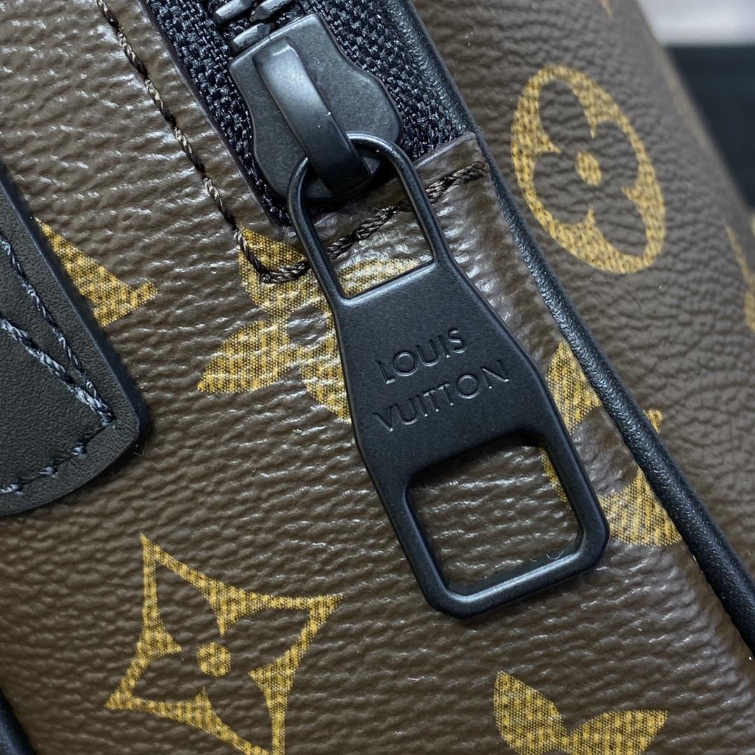 Louis Vuitton Quest Messenger  M46973 - FashionPlug
