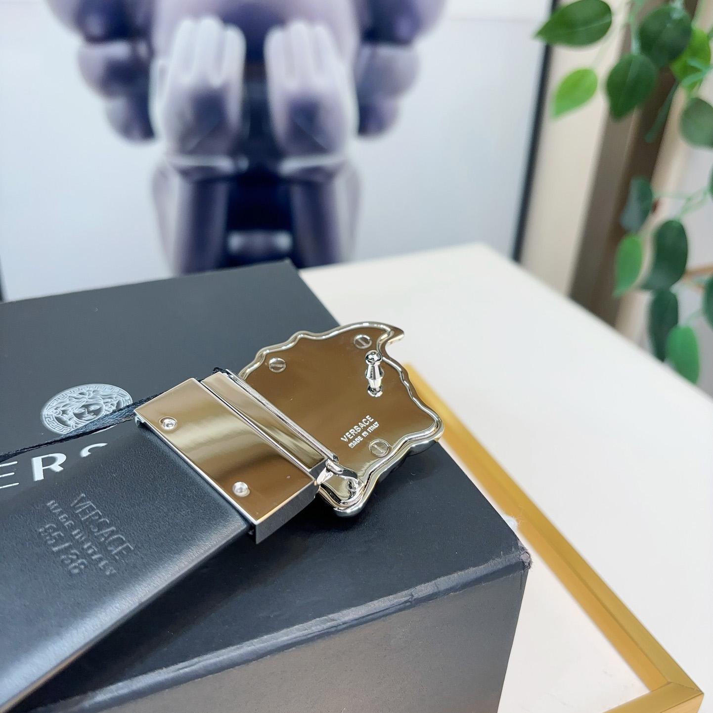 Versace Barocco Reversible Leather Belt    40mm - FashionPlug