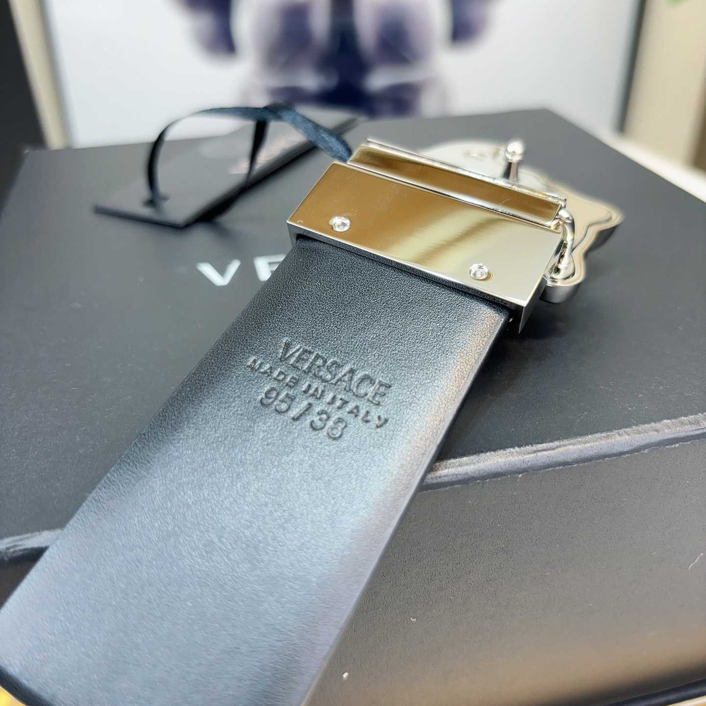 Versace Barocco Reversible Leather Belt    40mm - FashionPlug