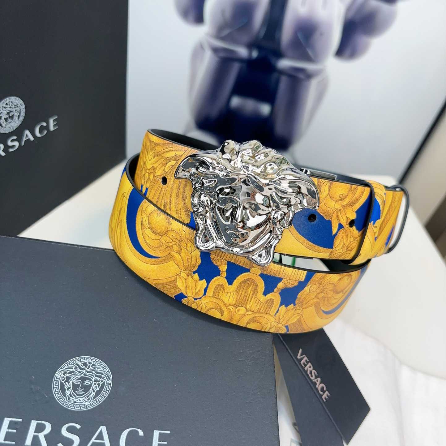 Versace Barocco Reversible Leather Belt    40mm - FashionPlug