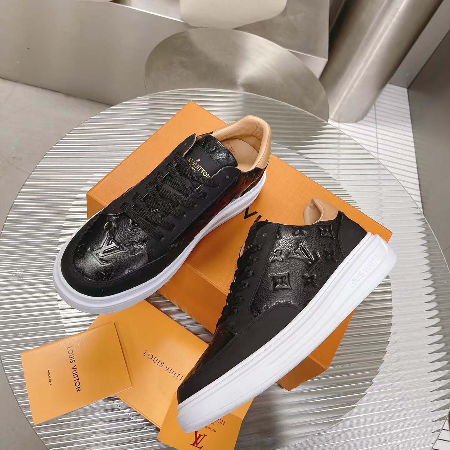 Louis Vuitton Beverly Hills Sneaker    1A8V45 - FashionPlug