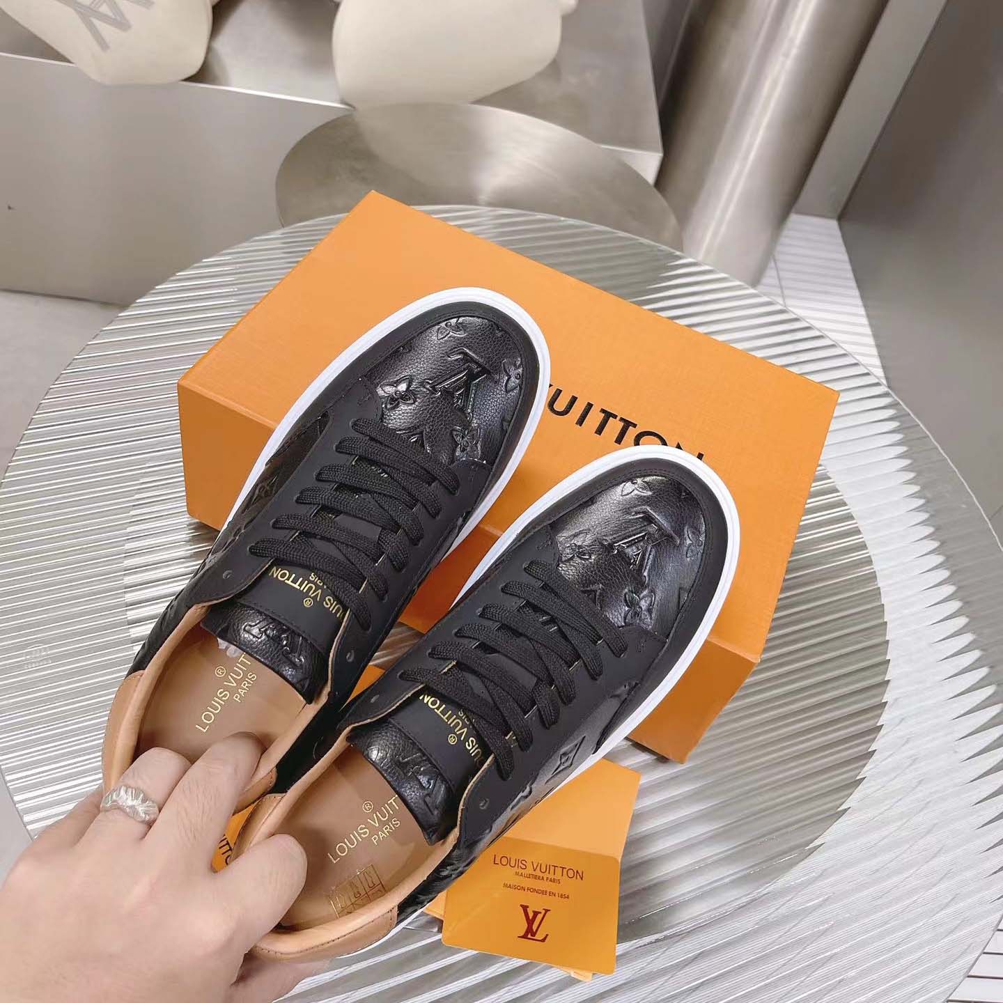 Louis Vuitton Beverly Hills Sneaker    1A8V45 - FashionPlug