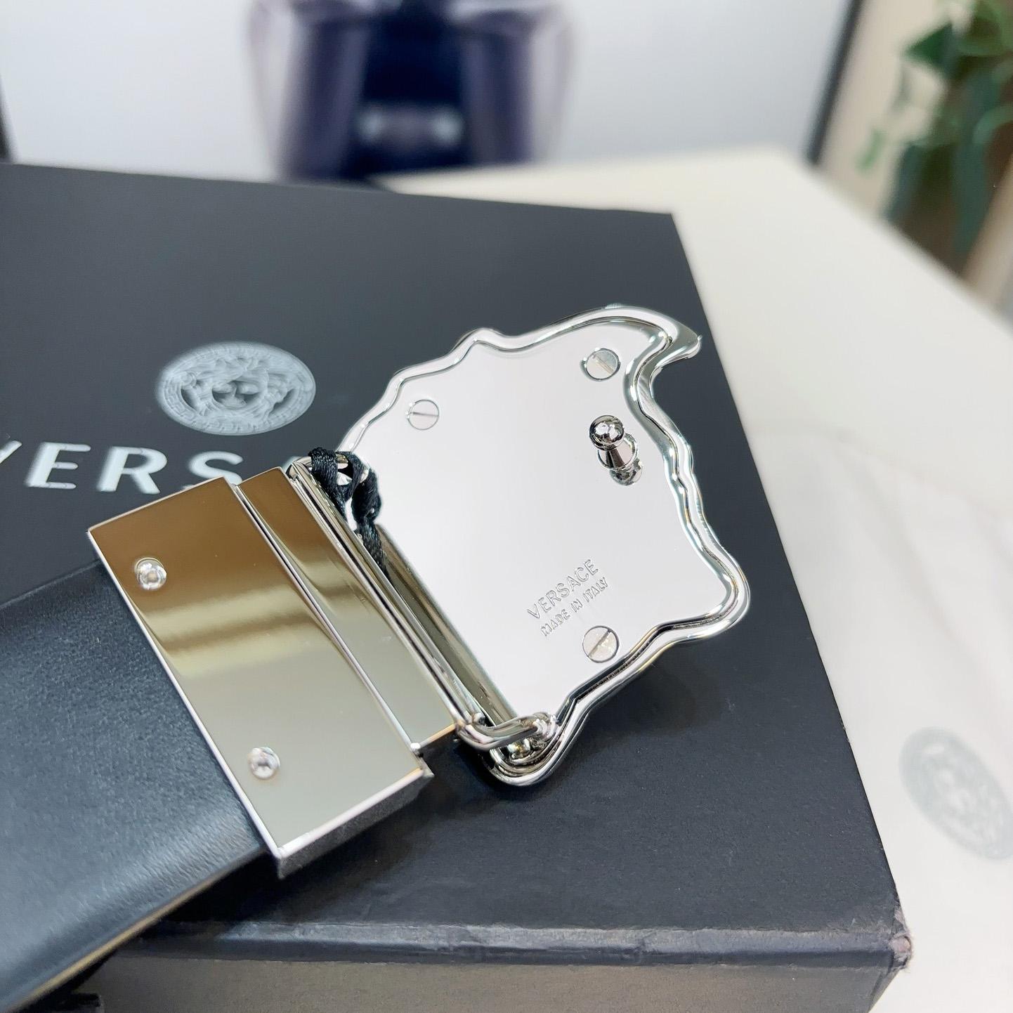 Versace Reversible Leather Belt    40mm - FashionPlug