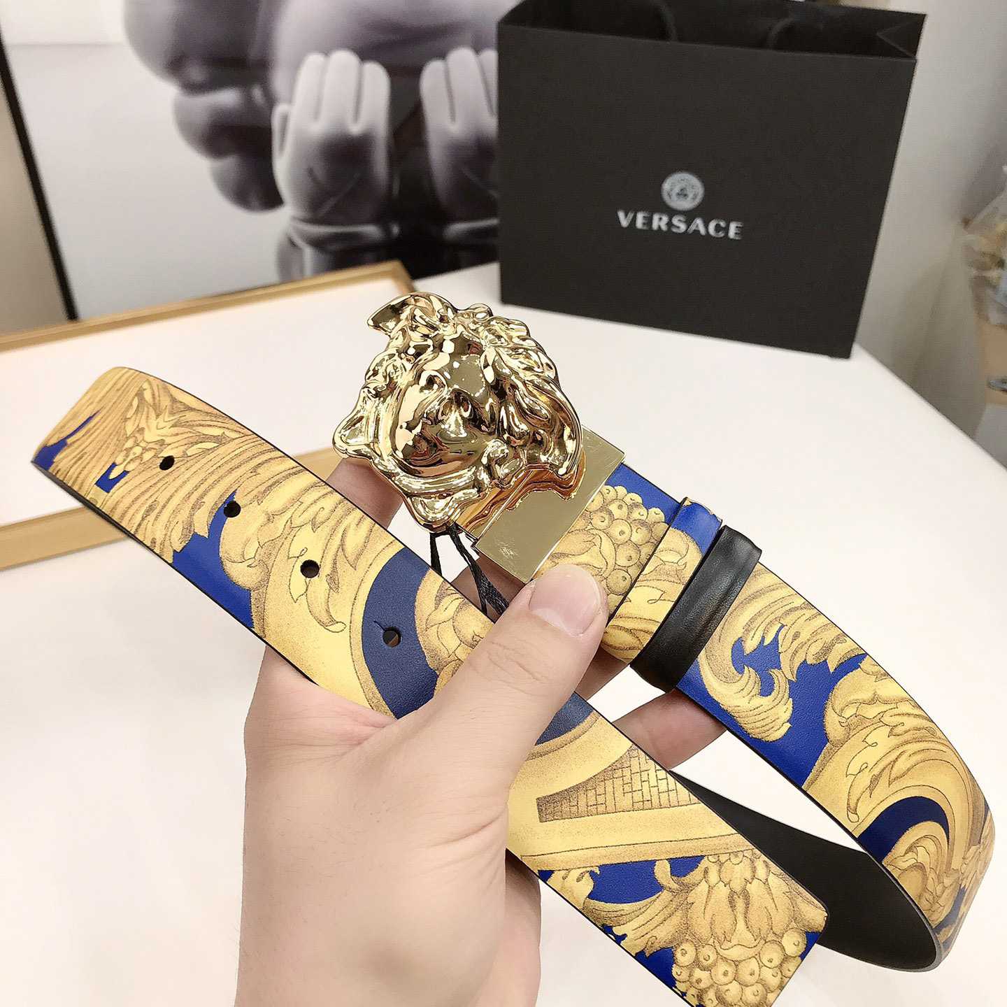 Versace Barocco Reversible Leather Belt    40mm - FashionPlug