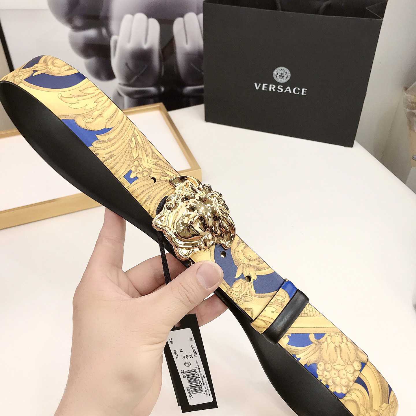 Versace Barocco Reversible Leather Belt    40mm - FashionPlug