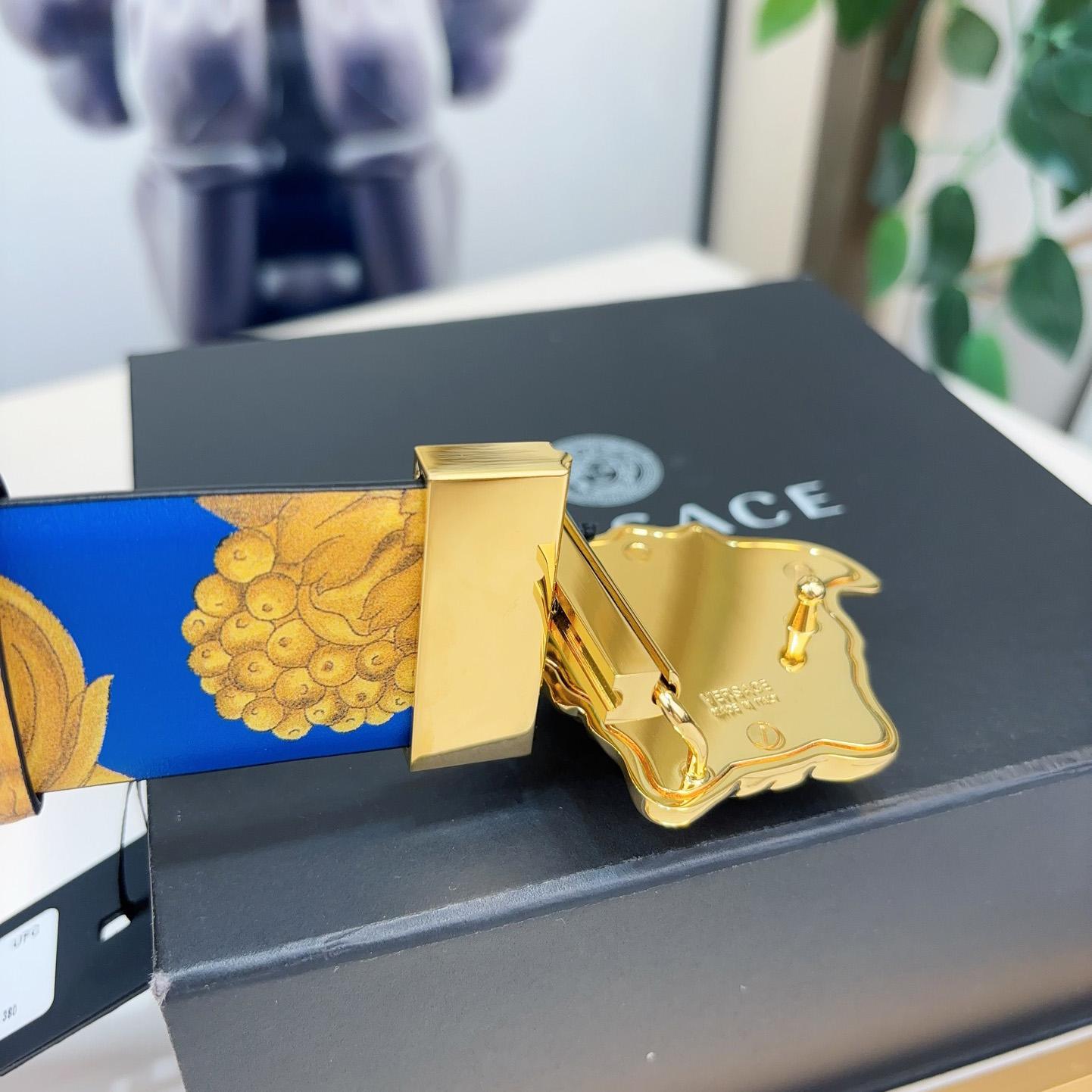 Versace Barocco Reversible Leather Belt    40mm - FashionPlug