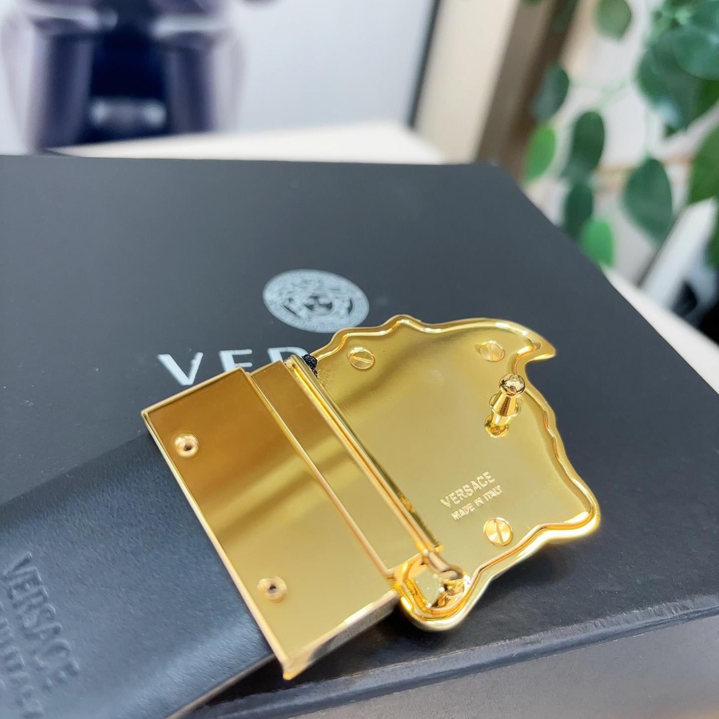 Versace Barocco Reversible Leather Belt    40mm - FashionPlug