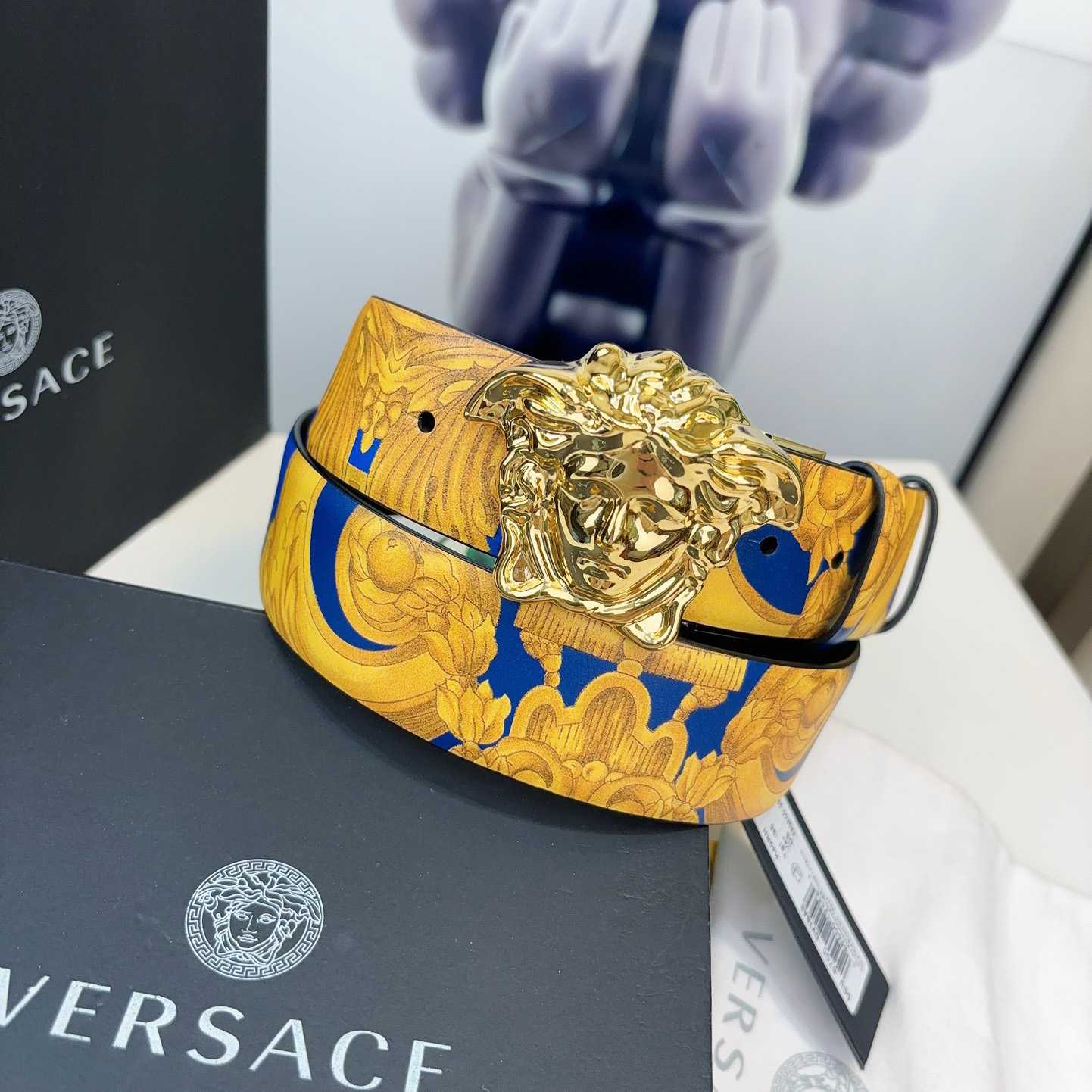 Versace Barocco Reversible Leather Belt    40mm - FashionPlug