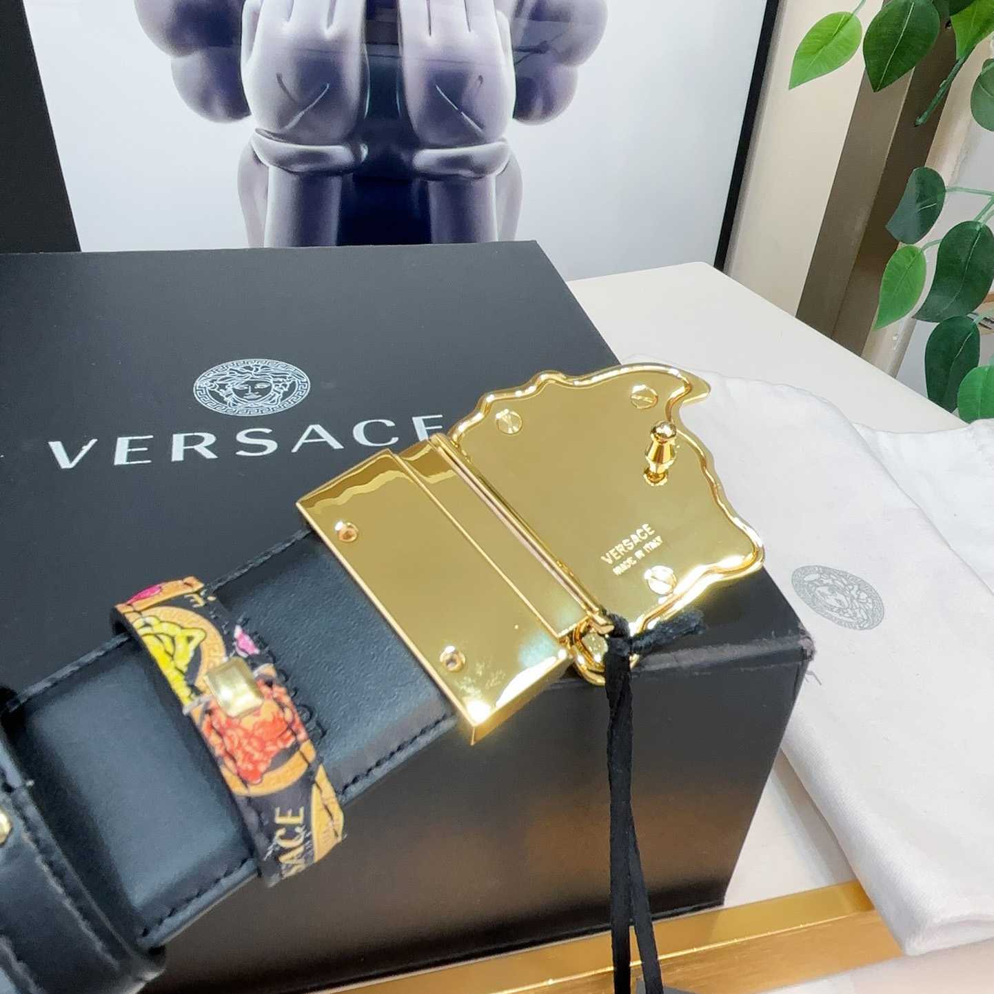 Versace Medusa Medallion Print Reversible Leather Belt   40mm - FashionPlug