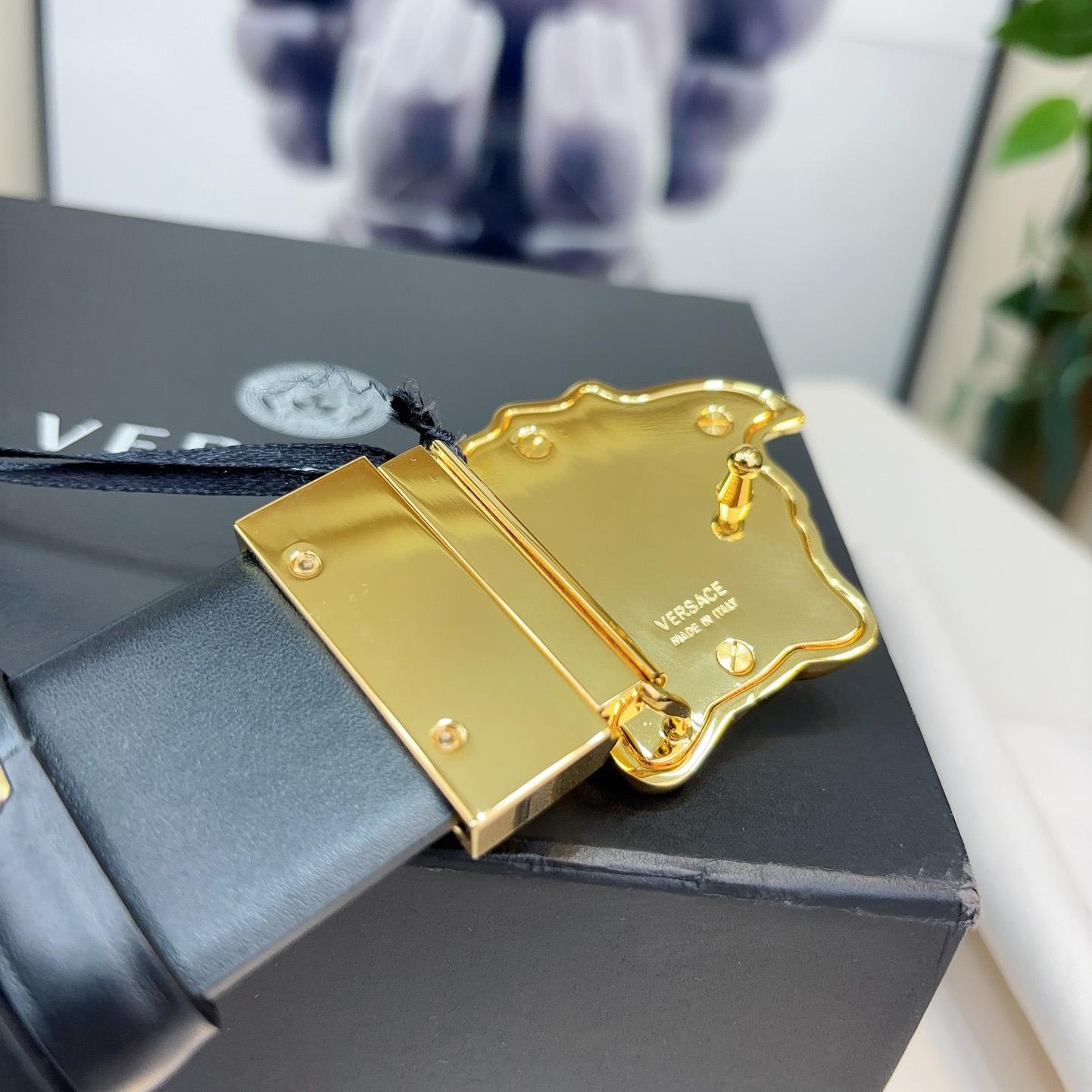 Versace Reversible Leather Belt    40mm - FashionPlug