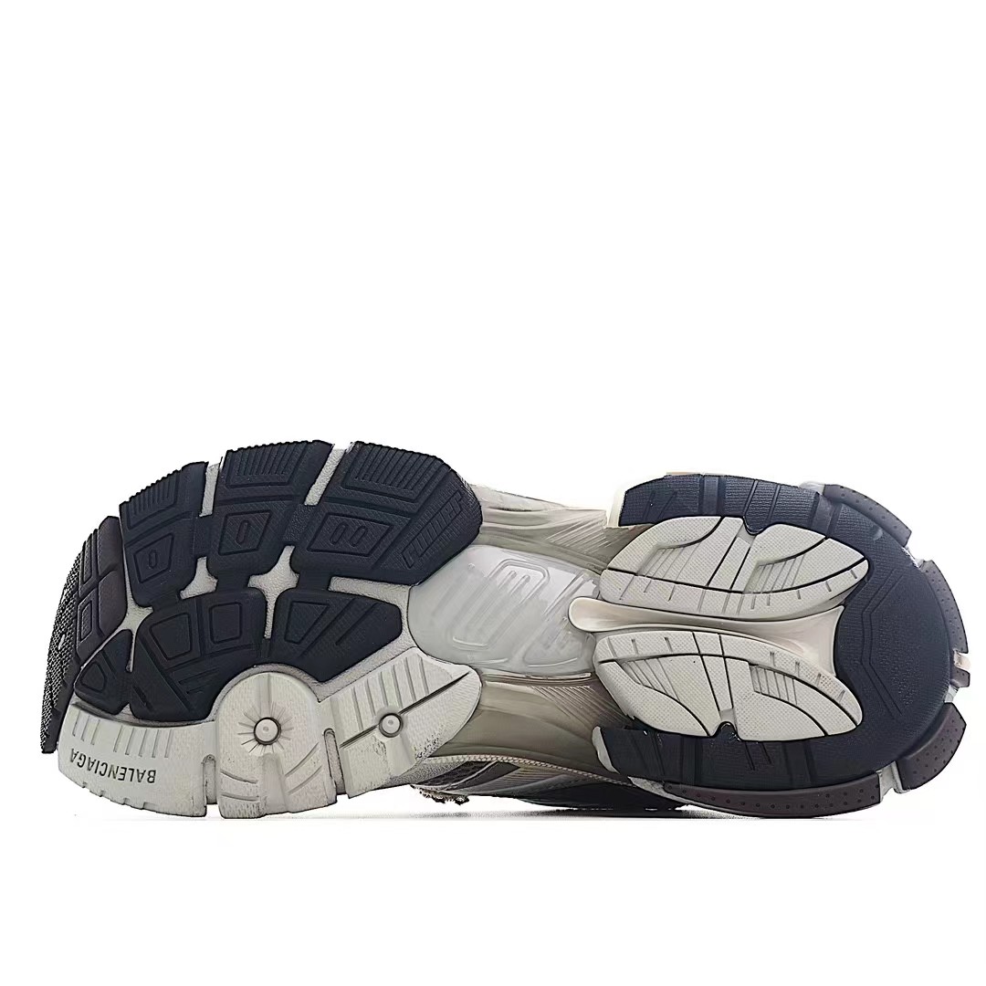 Balenciaga Runner Sneaker  - FashionPlug