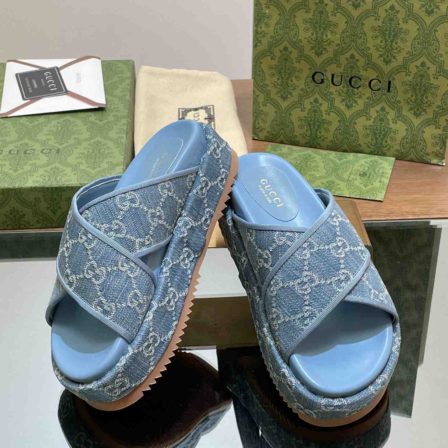 Gucci Women's GG Platform Slide Sandal - FashionPlug