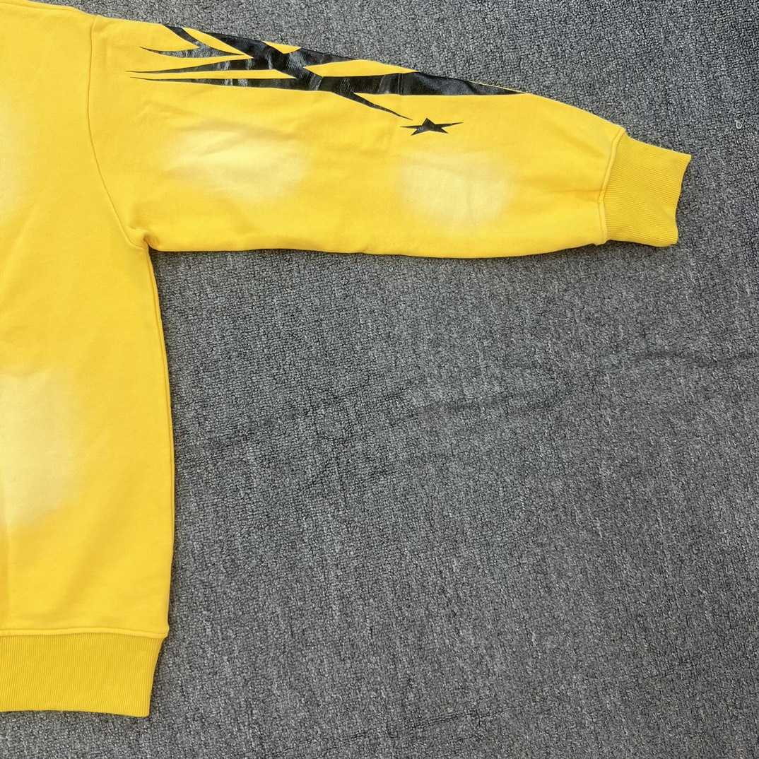 Hellstar Sports Crewneck White - FashionPlug
