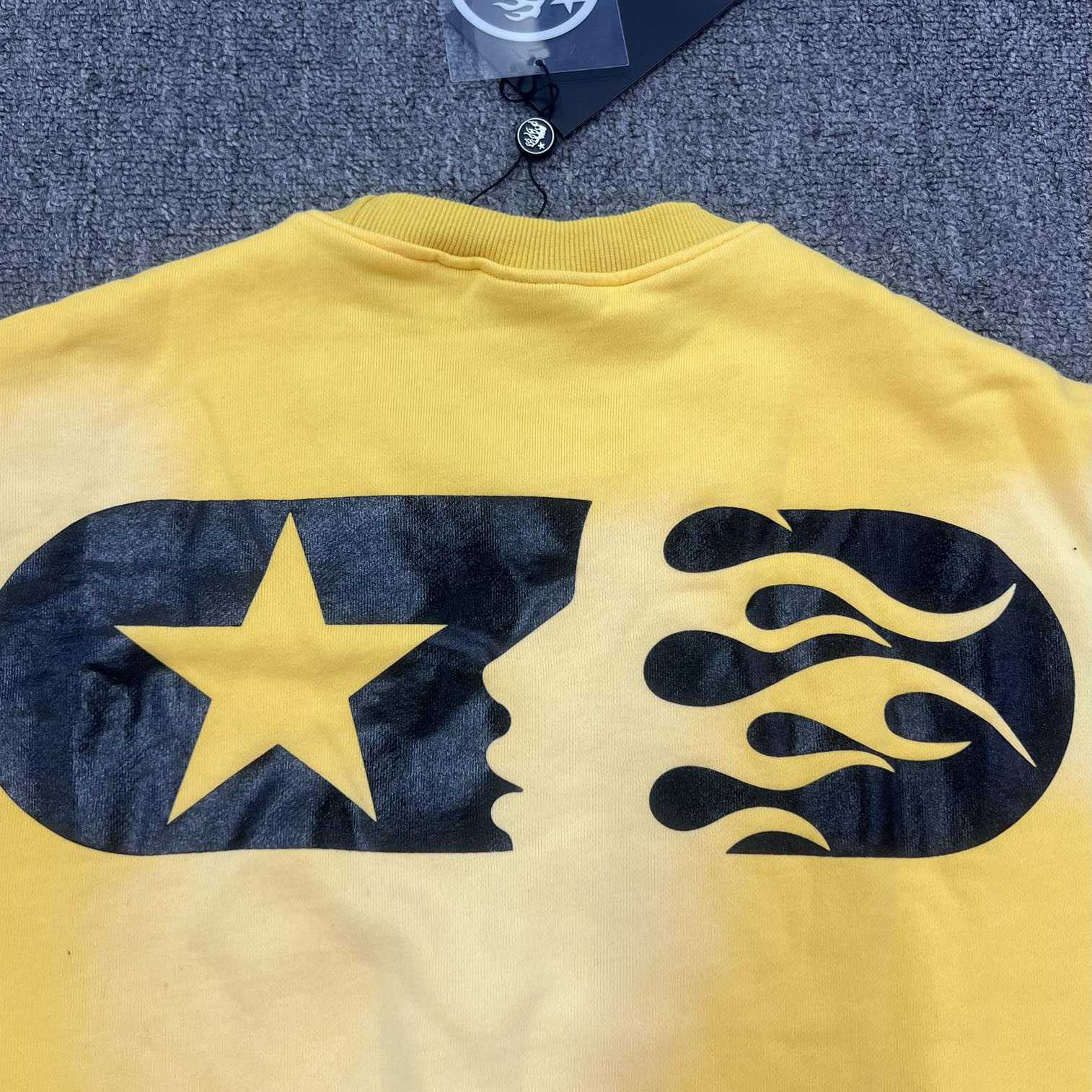 Hellstar Sports Crewneck White - FashionPlug