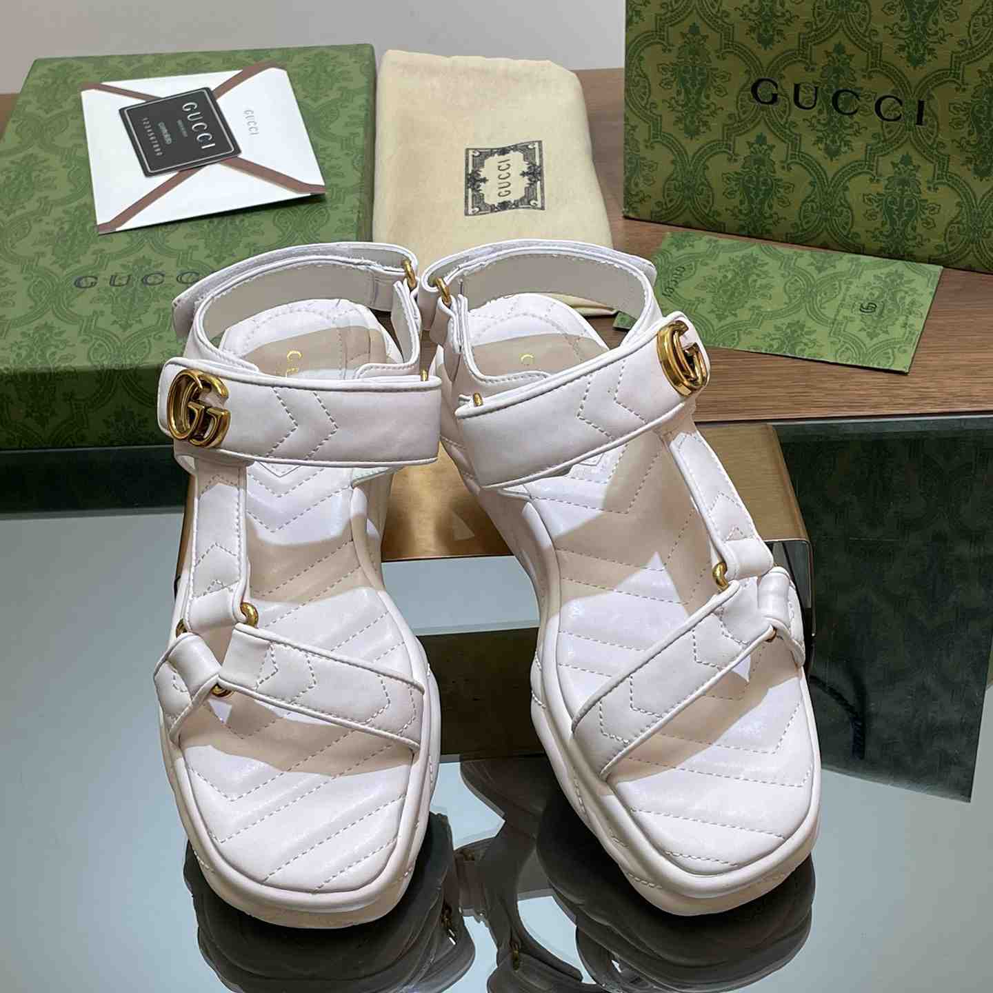 Gucci Women's Double G Sandal - FashionPlug