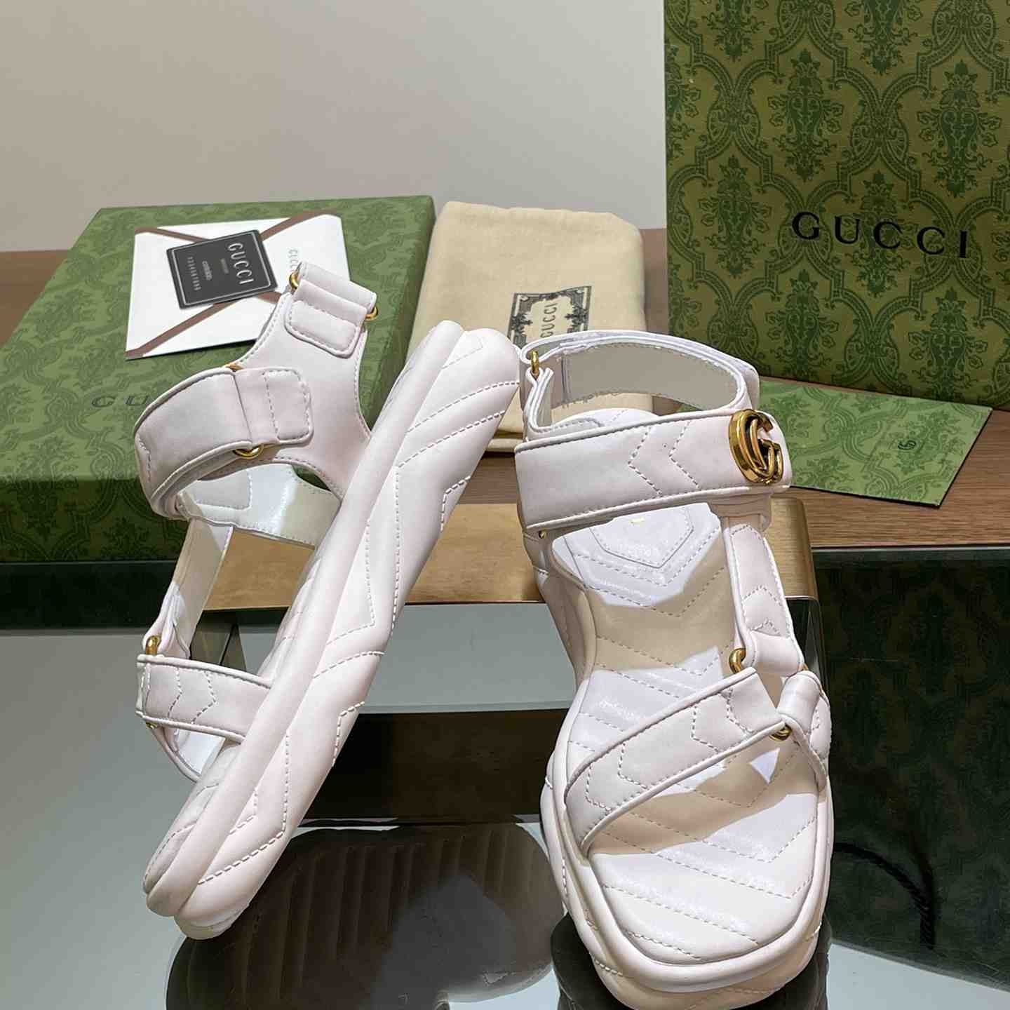 Gucci Women's Double G Sandal - FashionPlug
