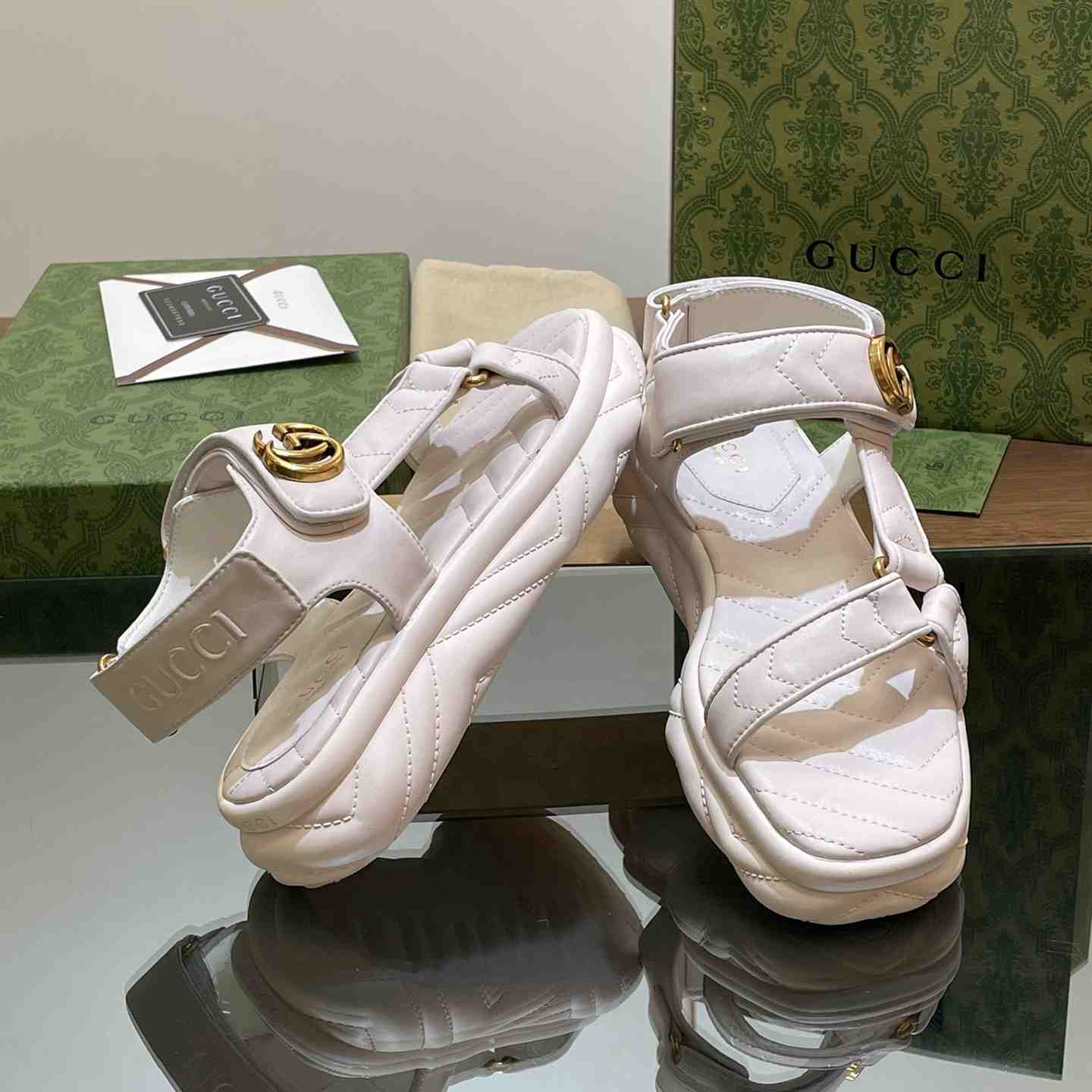 Gucci Women's Double G Sandal - FashionPlug