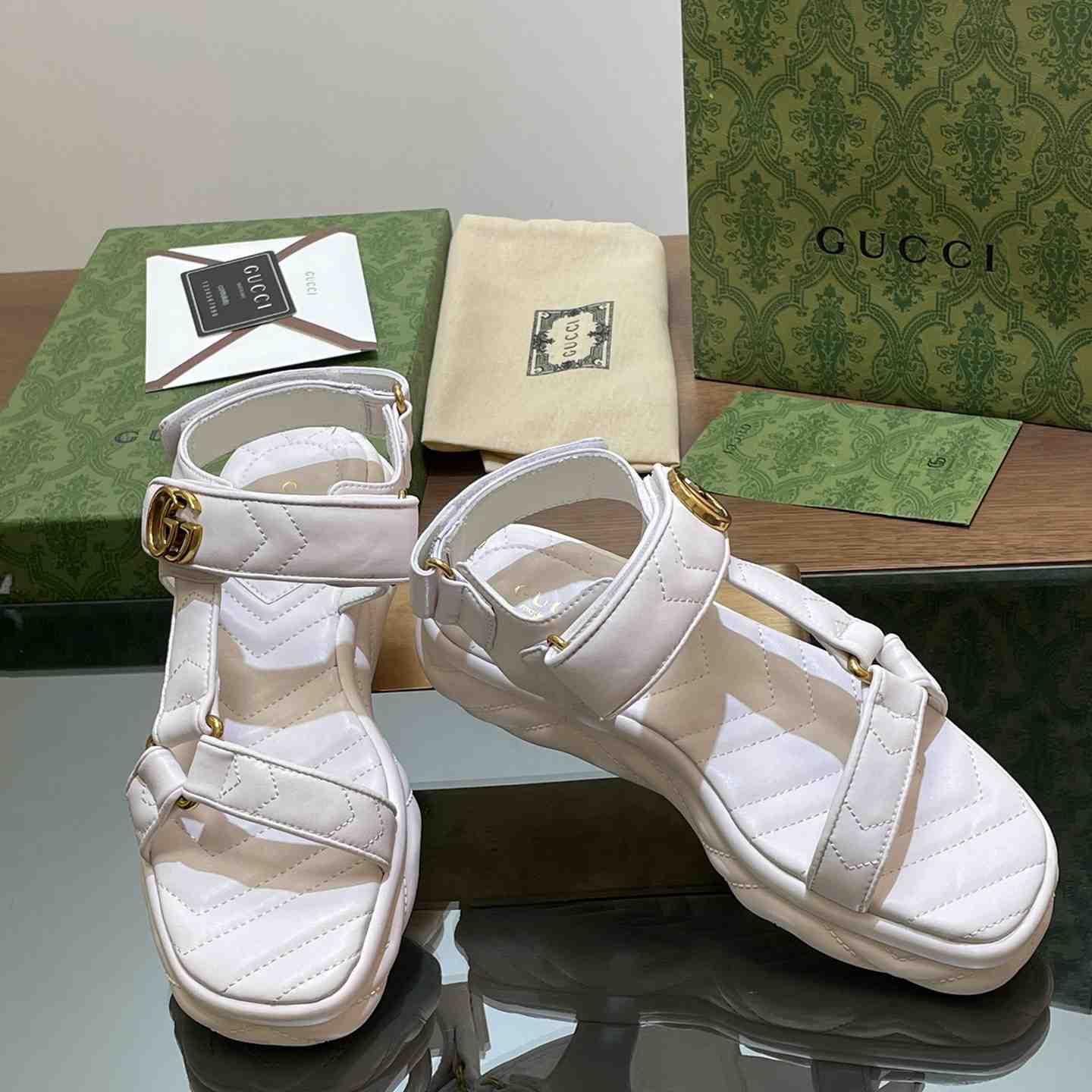 Gucci Women's Double G Sandal - FashionPlug