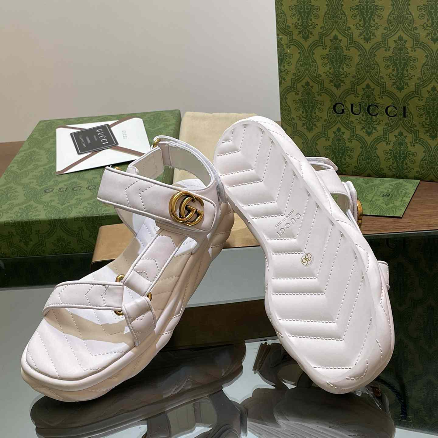 Gucci Women's Double G Sandal - FashionPlug