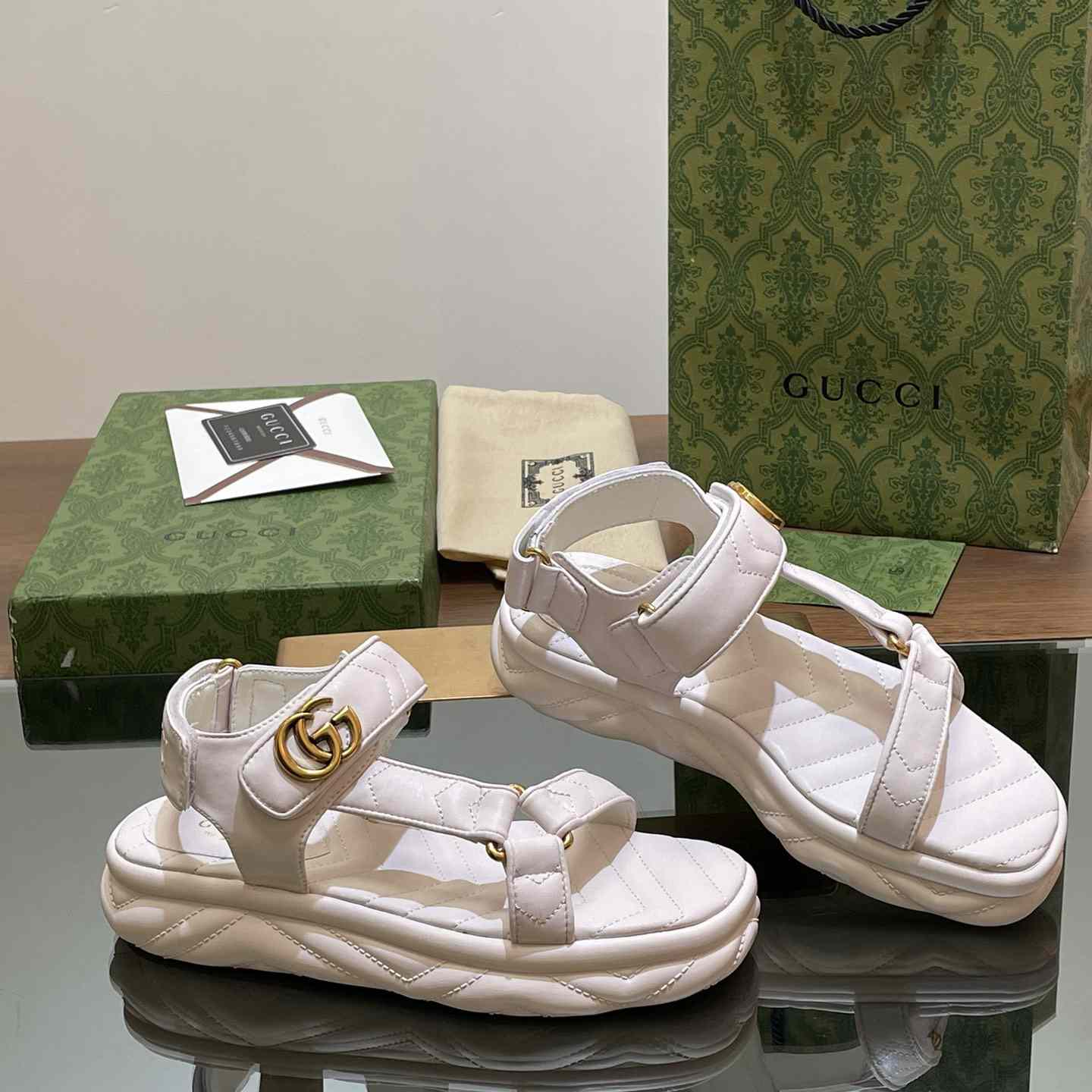 Gucci Women's Double G Sandal - FashionPlug