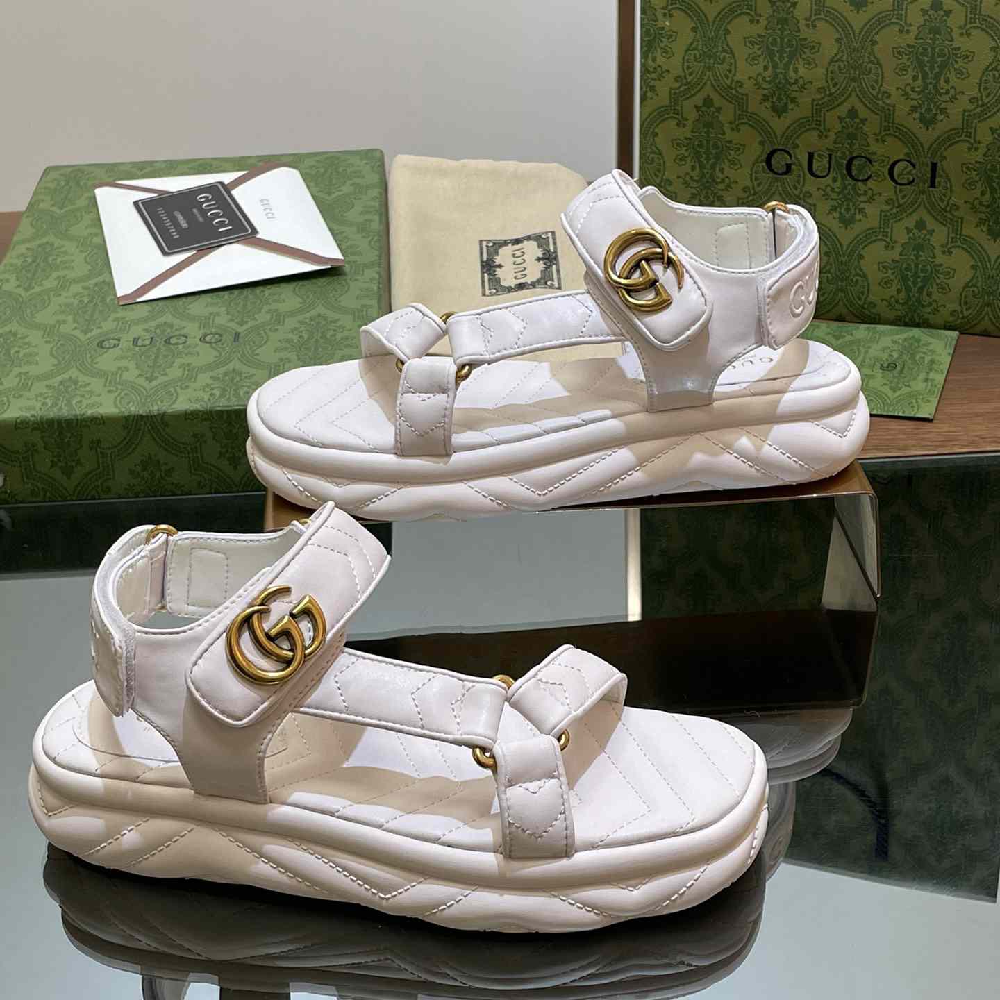 Gucci Women's Double G Sandal - FashionPlug