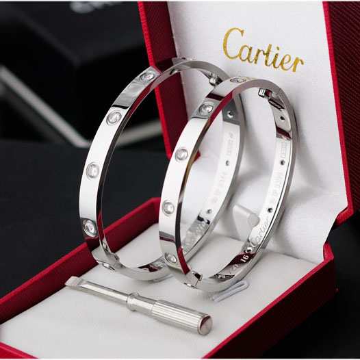 Cartier Bracelet - FashionPlug