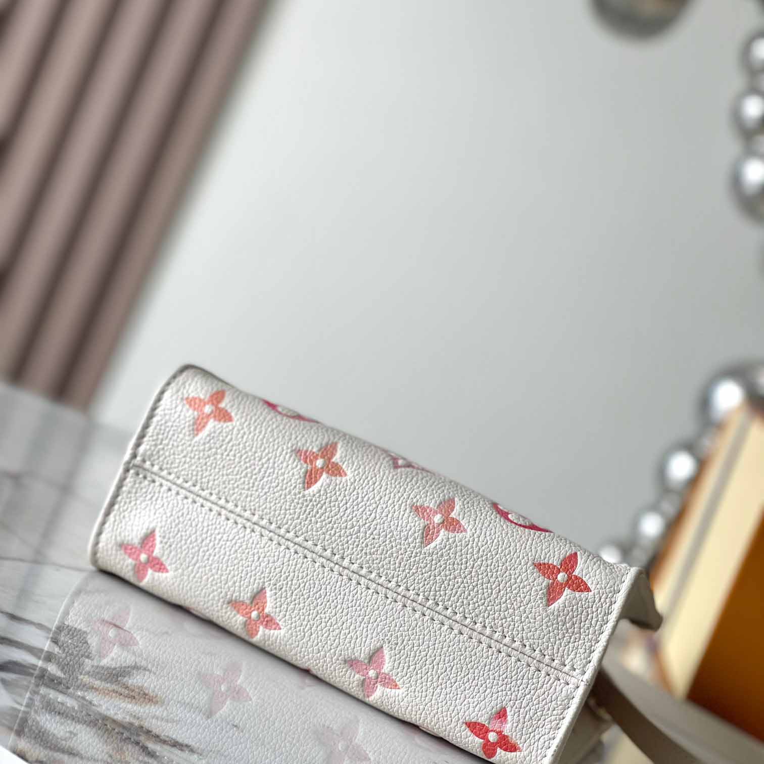 Louis Vuitton OnTheGo BB   M47115 - FashionPlug
