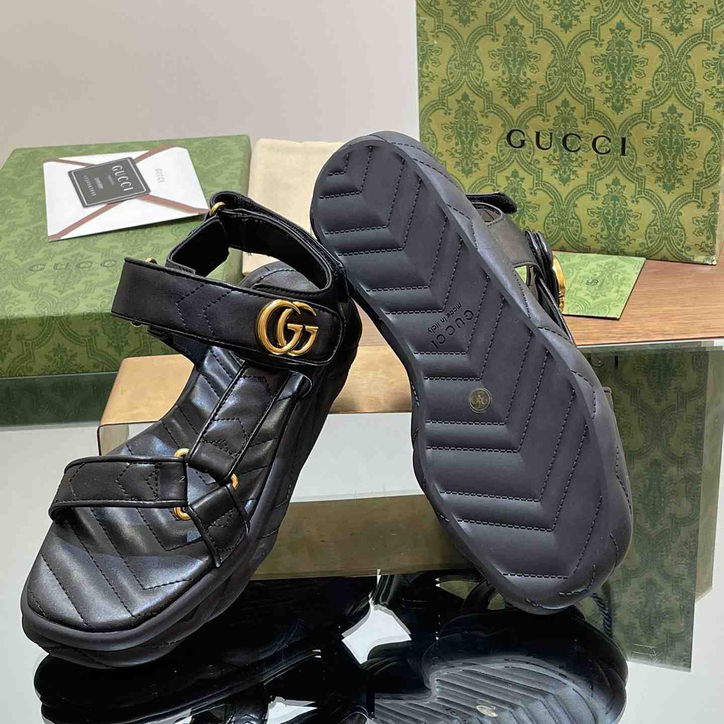 Gucci Women's Double G Sandal - FashionPlug