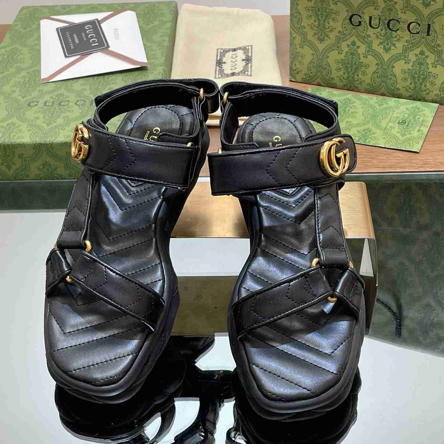 Gucci Women's Double G Sandal - FashionPlug