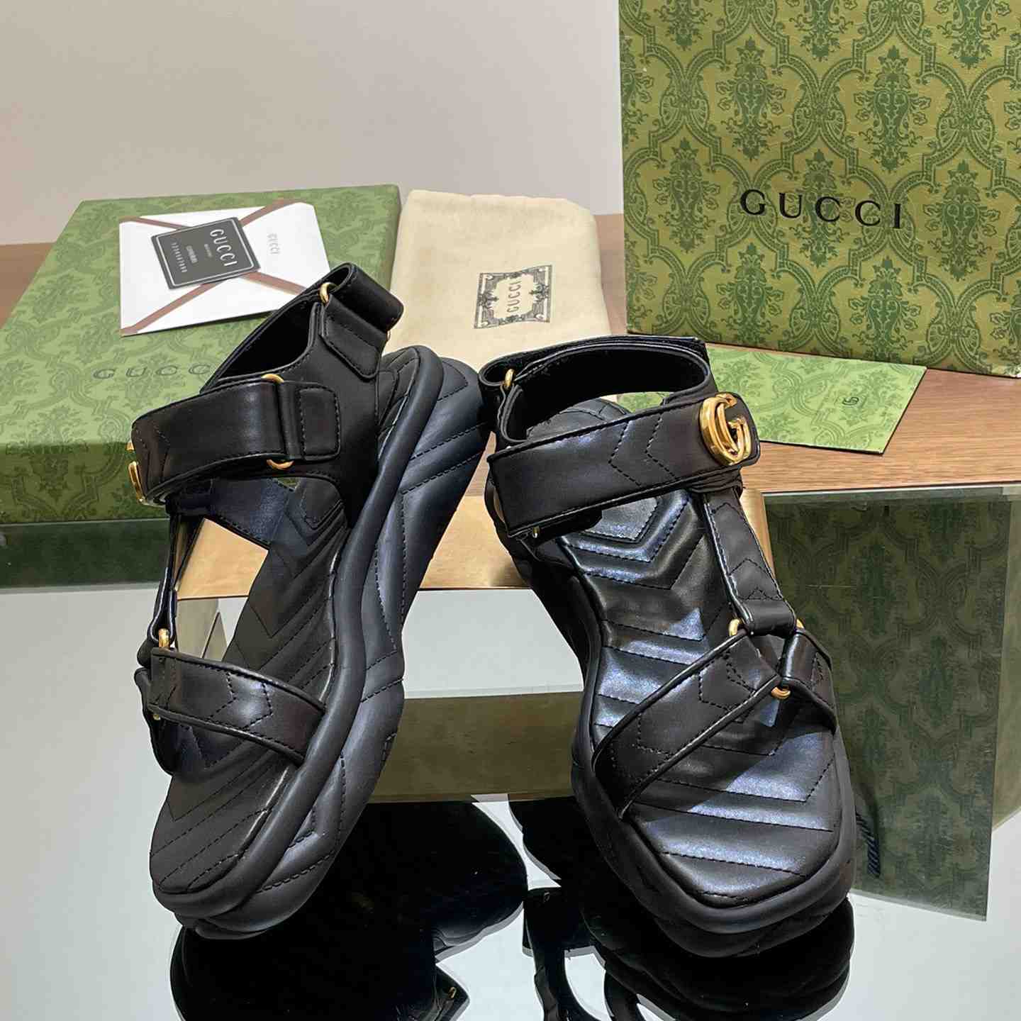 Gucci Women's Double G Sandal - FashionPlug