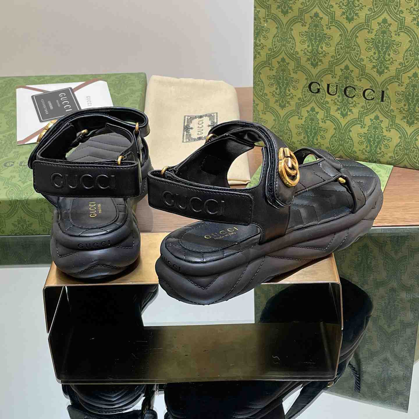 Gucci Women's Double G Sandal - FashionPlug