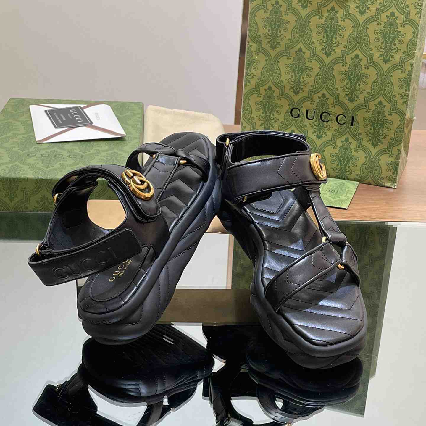 Gucci Women's Double G Sandal - FashionPlug