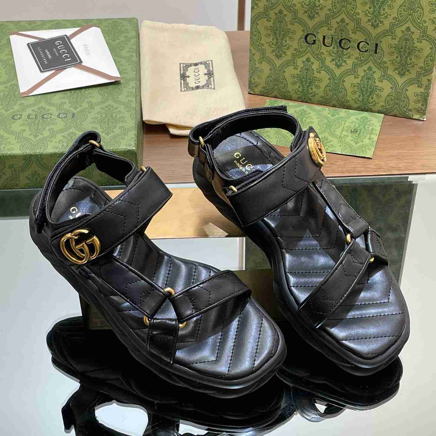 Gucci Women's Double G Sandal - FashionPlug