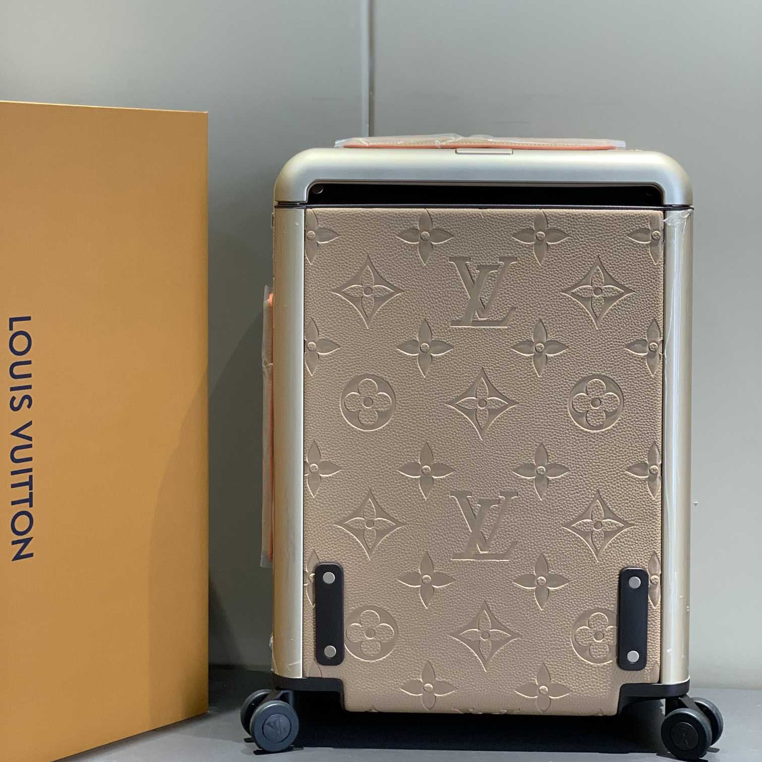 Louis Vuitton Horizon  - FashionPlug