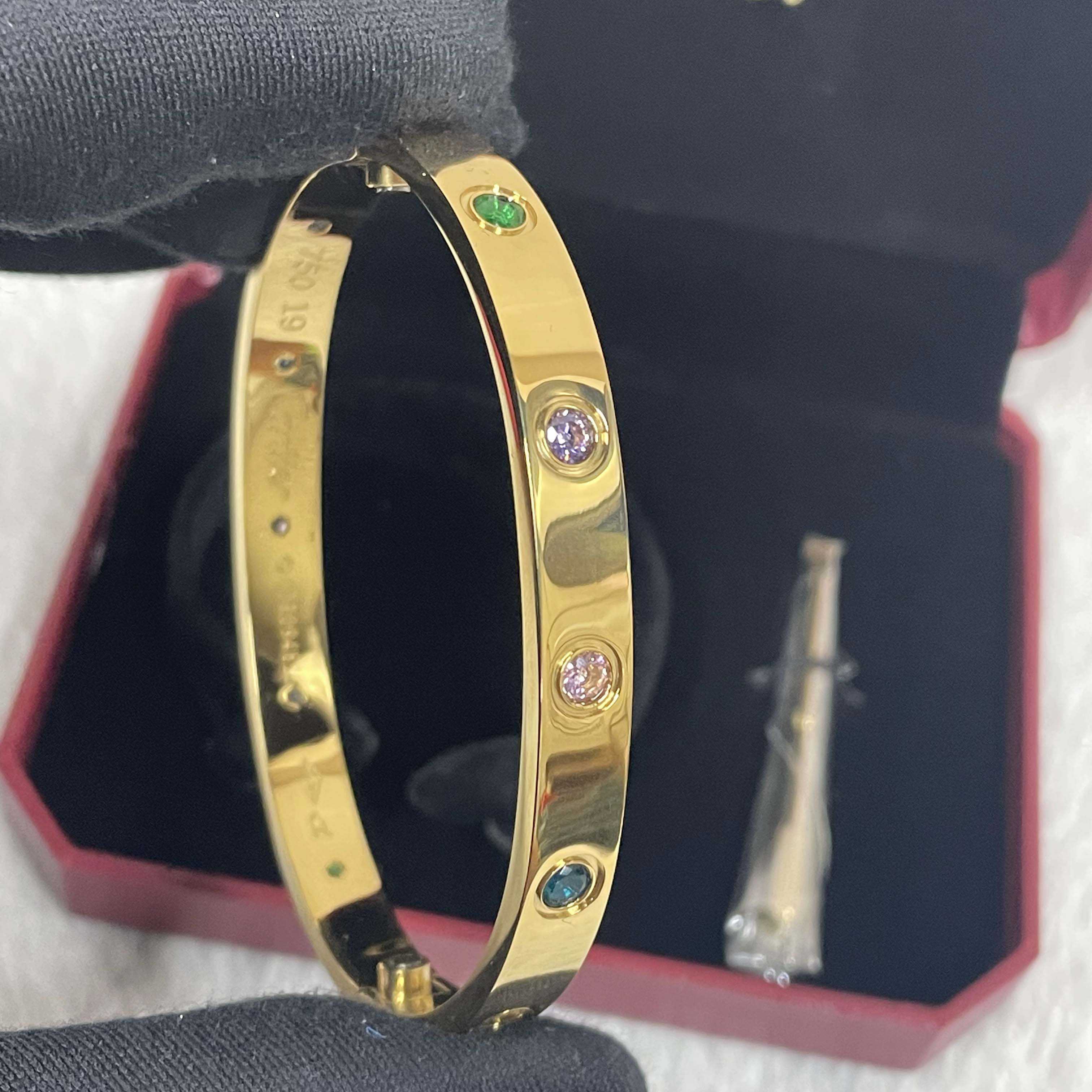 Cartier Bracelet - FashionPlug