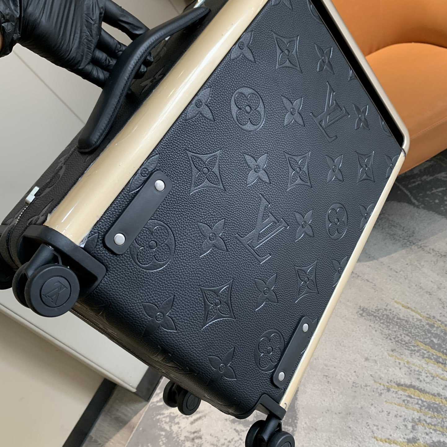 Louis Vuitton Horizon （38 x 55x 21 cm ） - FashionPlug
