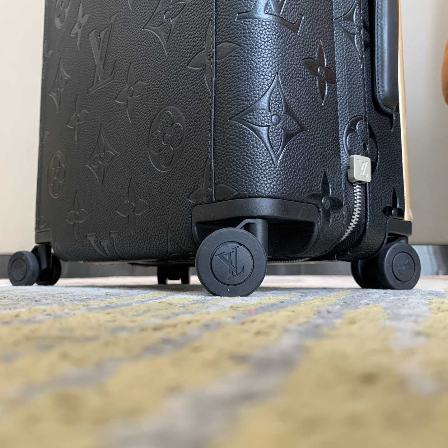Louis Vuitton Horizon （38 x 55x 21 cm ） - FashionPlug