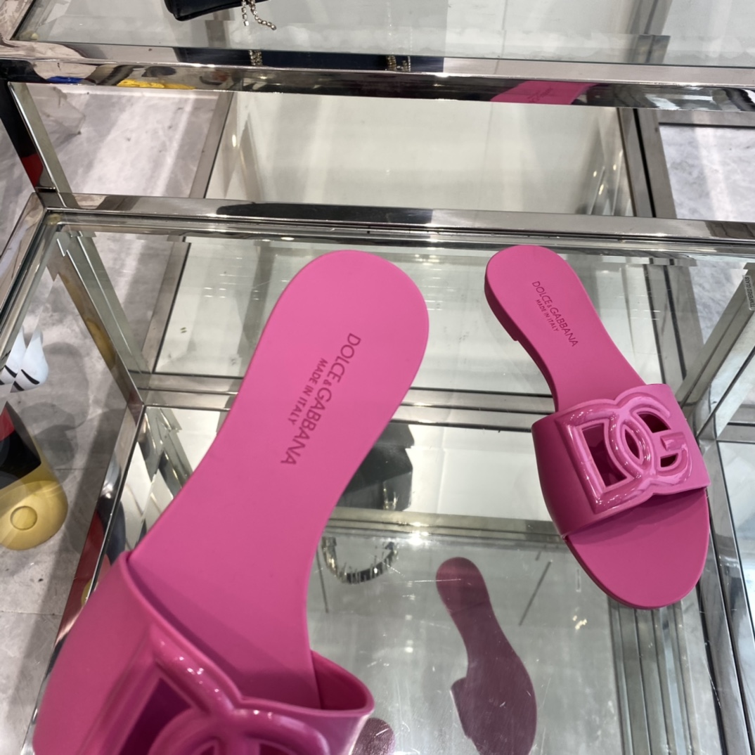Dolce & Gabbana Rubber Beachwear Sliders - FashionPlug